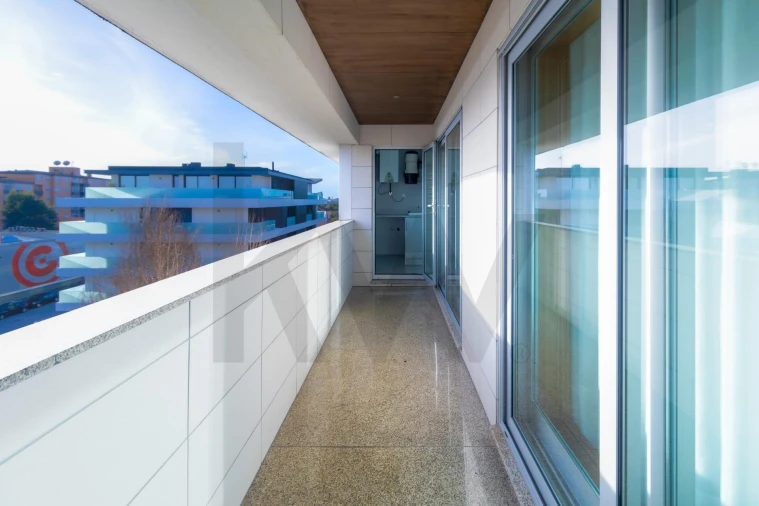 Apartamento T3 para Arrendamento em Pedrouços Foto 14