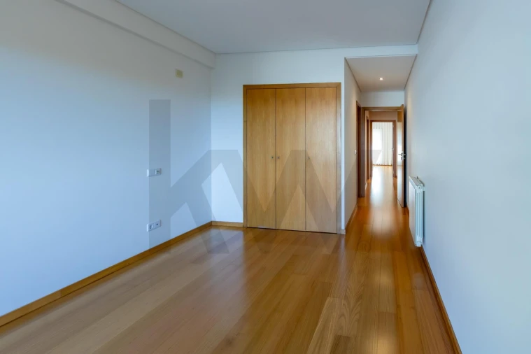 Apartamento T3 para Arrendamento em Pedrouços Foto 38