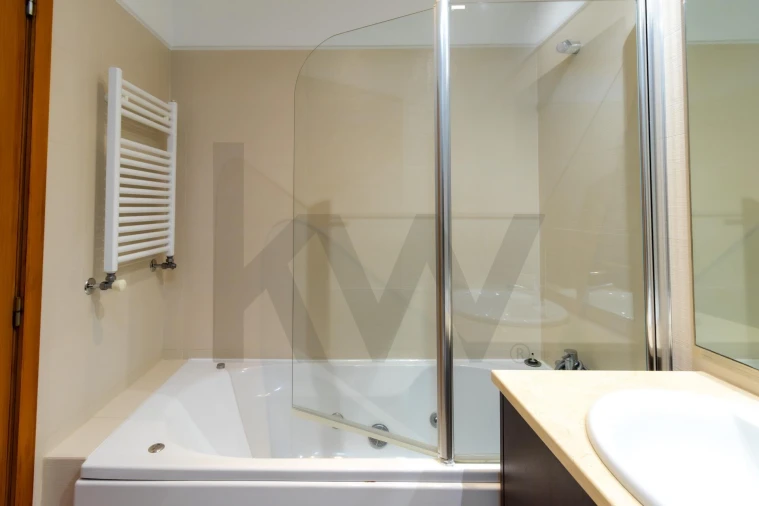 Apartamento T3 para Arrendamento em Pedrouços Foto 36