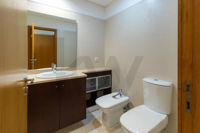 Apartamento T3 para Arrendamento em Pedrouços Foto 34