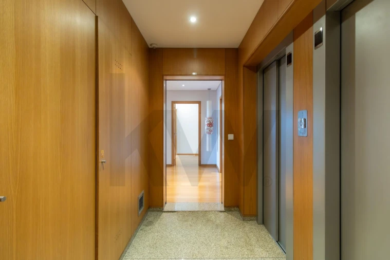 Apartamento T3 para Arrendamento em Pedrouços Foto 4