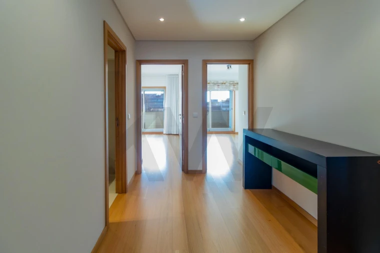 Apartamento T3 para Arrendamento em Pedrouços Foto 18