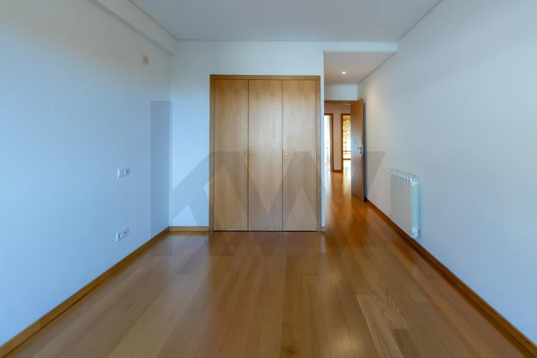 Apartamento T3 para Arrendamento em Pedrouços Foto 39