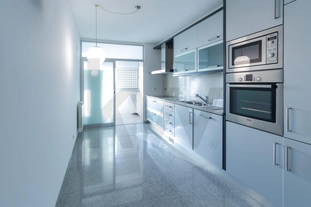 Apartamento T3 para Arrendamento em Pedrouços Foto 23