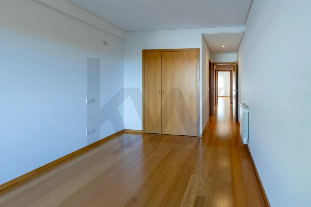 Apartamento T3 para Arrendamento em Pedrouços Foto 38