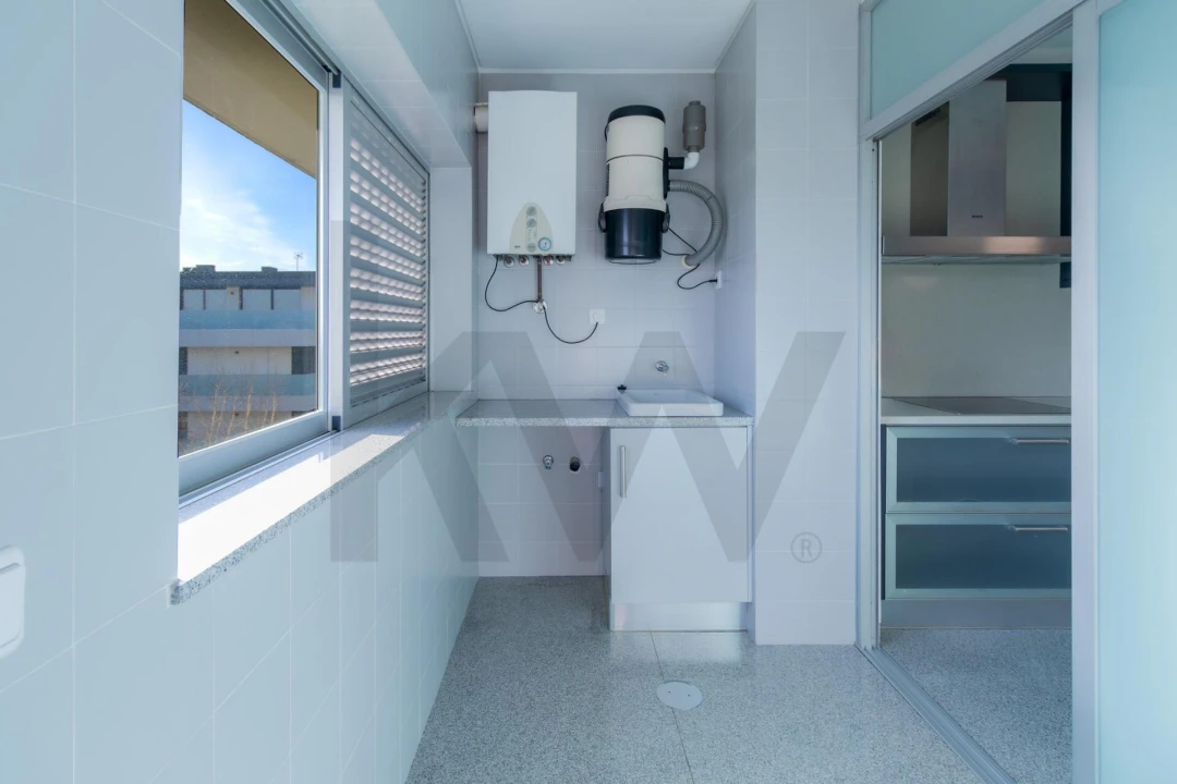 Apartamento T3 para Arrendamento em Pedrouços Foto 12