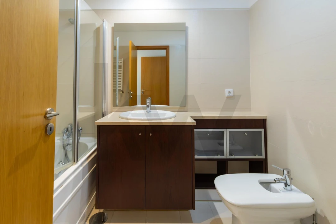 Apartamento T3 para Arrendamento em Pedrouços Foto 35