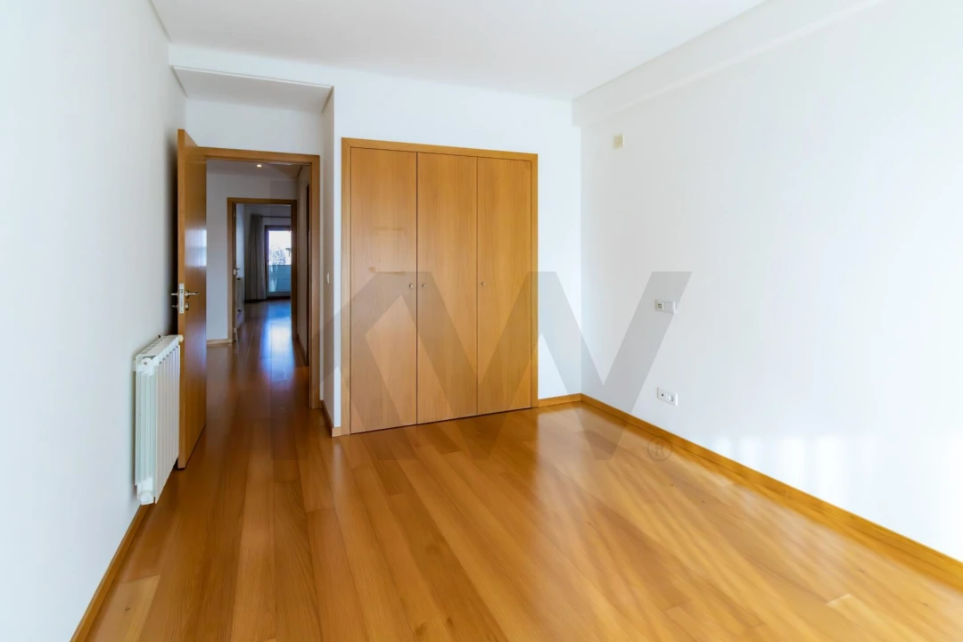 Apartamento T3 para Arrendamento em Pedrouços Foto 30
