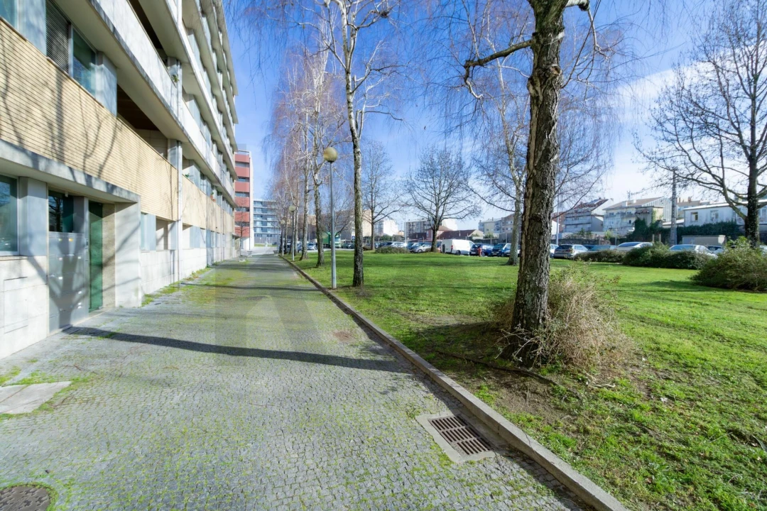 Apartamento T3 para Arrendamento em Pedrouços Foto 43