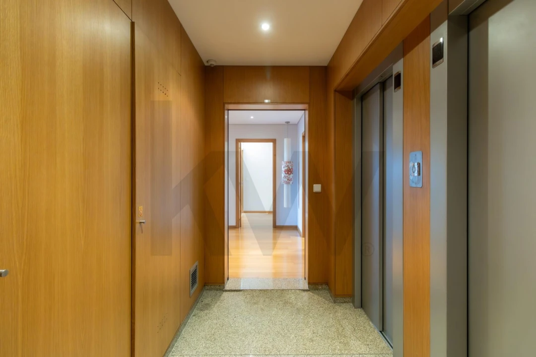 Apartamento T3 para Arrendamento em Pedrouços Foto 4