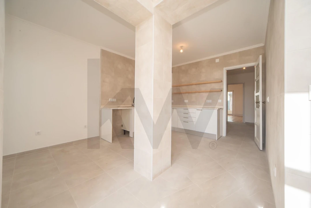 Apartamento T3 para Arrendamento em Campolide Foto 30