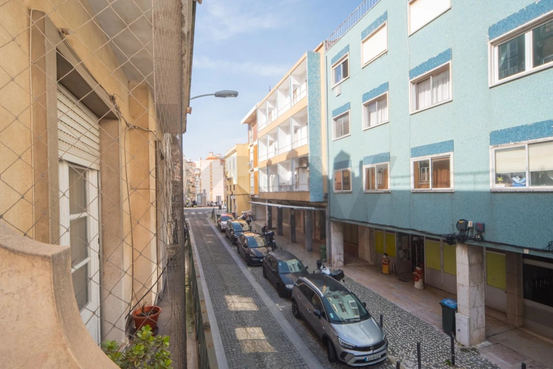 Apartamento T3 para Arrendamento em Campolide Foto 2