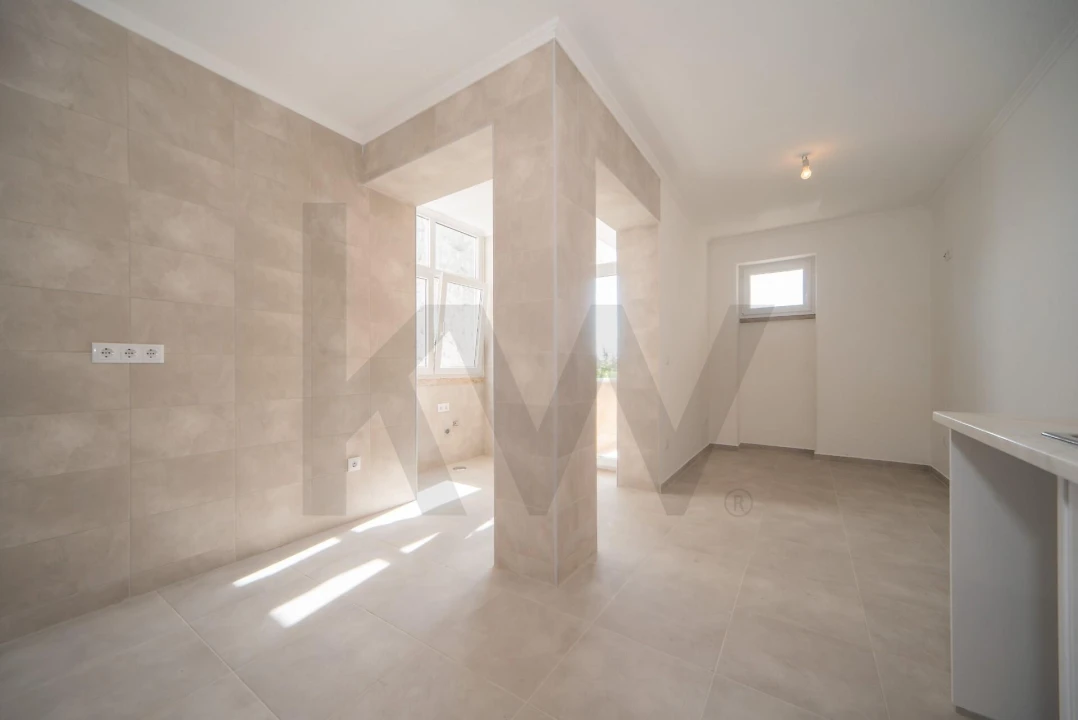 Apartamento T3 para Arrendamento em Campolide Foto 31