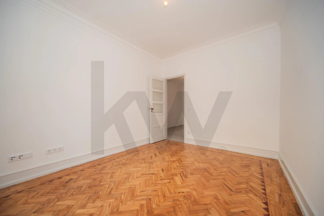 Apartamento T3 para Arrendamento em Campolide Foto 8