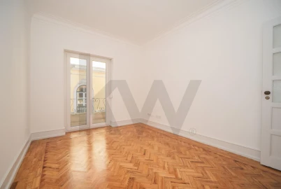 Apartamento T3 para Arrendamento em Campolide