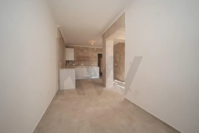 Apartamento T3 para Arrendamento em Campolide