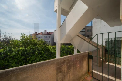 Apartamento T3 para Arrendamento em Campolide