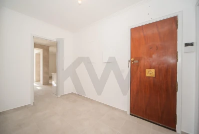 Apartamento T3 para Arrendamento em Campolide