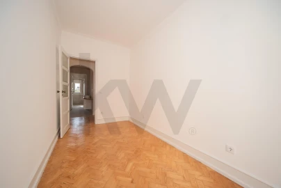 Apartamento T3 para Arrendamento em Campolide