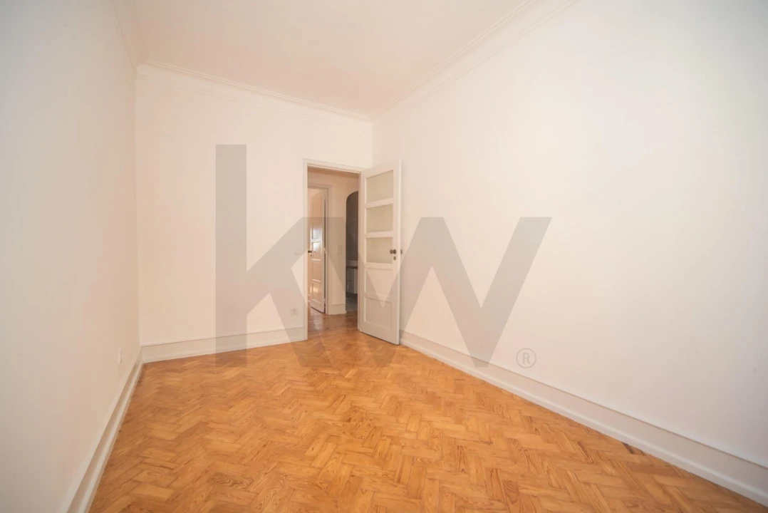 Apartamento T3 para Arrendamento em Campolide Foto 13