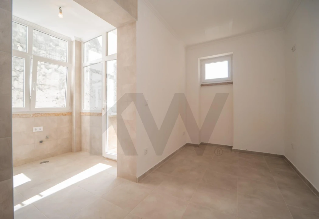 Apartamento T3 para Arrendamento em Campolide Foto 33