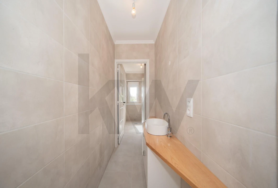 Apartamento T3 para Arrendamento em Campolide Foto 19