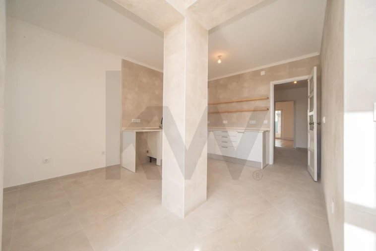 Apartamento T3 para Arrendamento em Campolide Foto 30