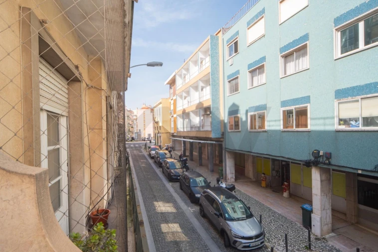 Apartamento T3 para Arrendamento em Campolide Foto 2