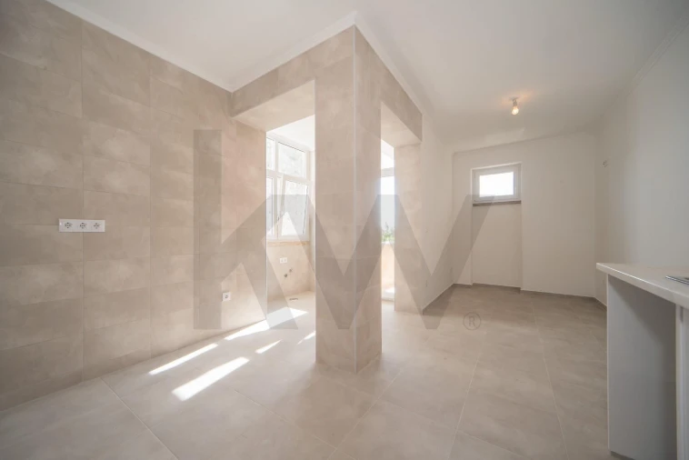 Apartamento T3 para Arrendamento em Campolide Foto 31