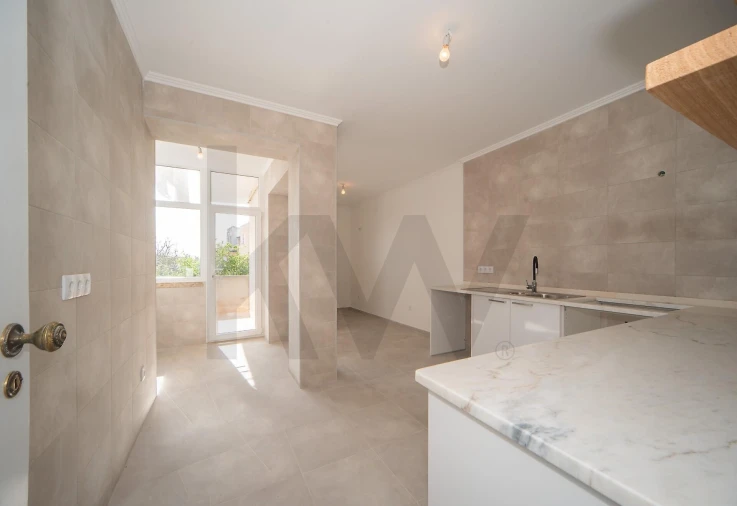 Apartamento T3 para Arrendamento em Campolide Foto 28