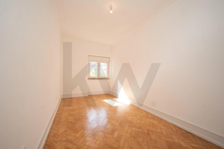 Apartamento T3 para Arrendamento em Campolide Foto 12