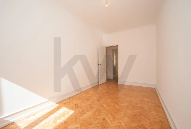 Apartamento T3 para Arrendamento em Campolide Foto 10