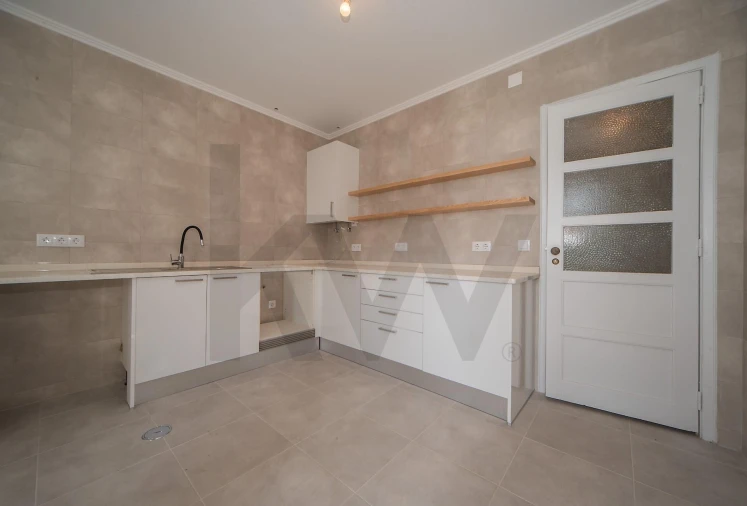 Apartamento T3 para Arrendamento em Campolide Foto 26