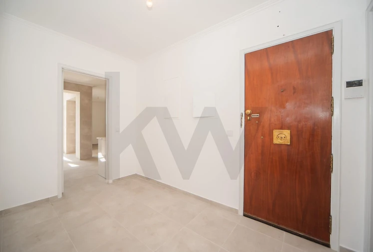 Apartamento T3 para Arrendamento em Campolide Foto 5