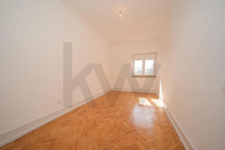 Apartamento T3 para Arrendamento em Campolide Foto 15