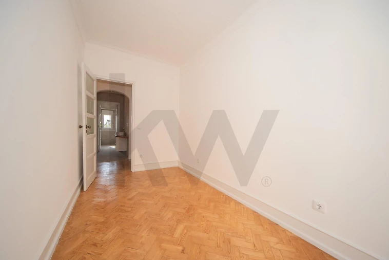 Apartamento T3 para Arrendamento em Campolide Foto 11