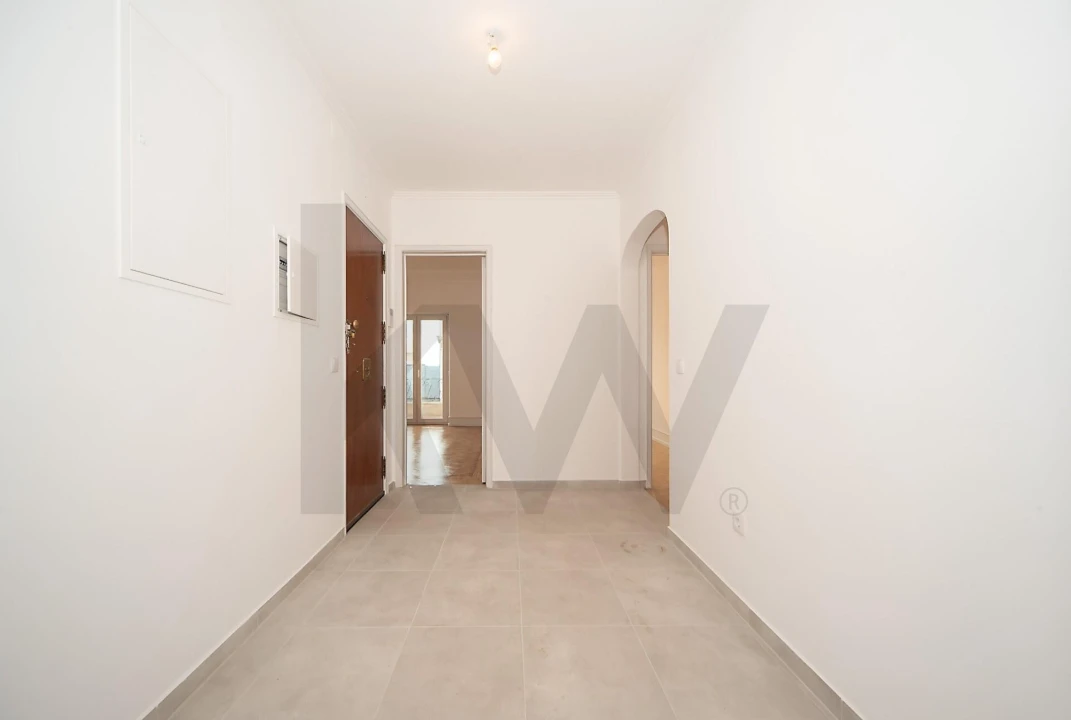 Apartamento T3 para Arrendamento em Campolide Foto 24