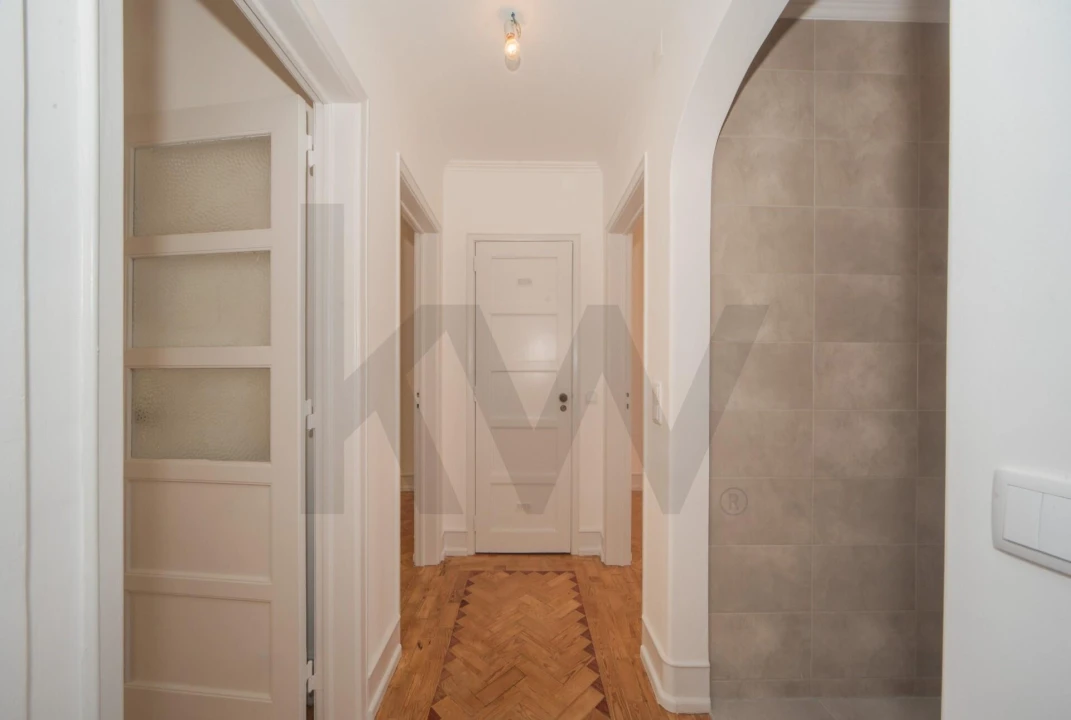 Apartamento T3 para Arrendamento em Campolide Foto 17