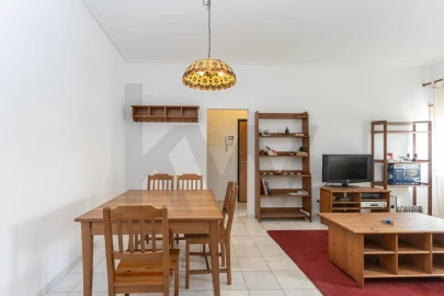 Apartamento T2 para Arrendamento em Alcantara