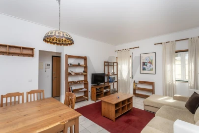 Apartamento T2 para Arrendamento em Alcantara