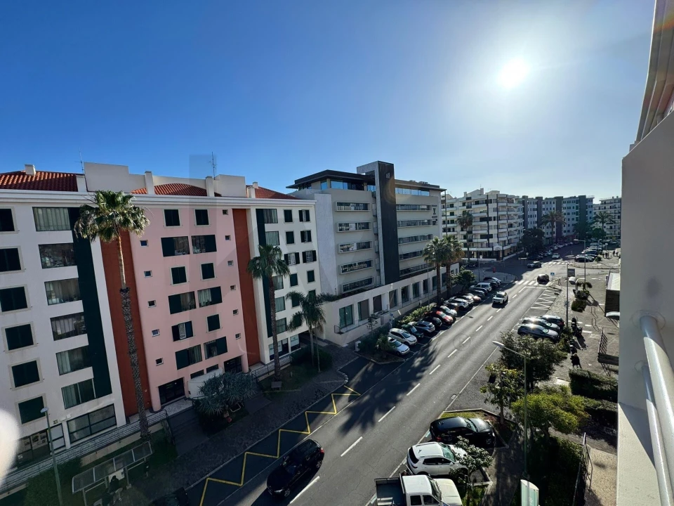 Apartamento T2 para Arrendamento em São Martinho Foto 13