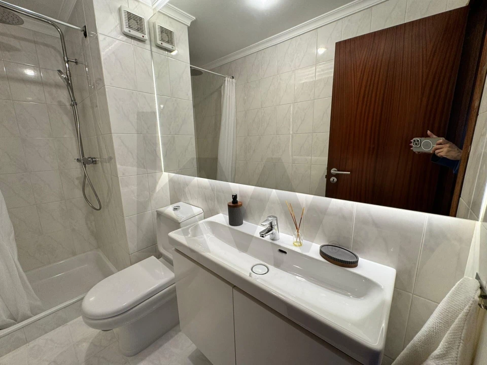 Apartamento T2 para Arrendamento em São Martinho Foto 10