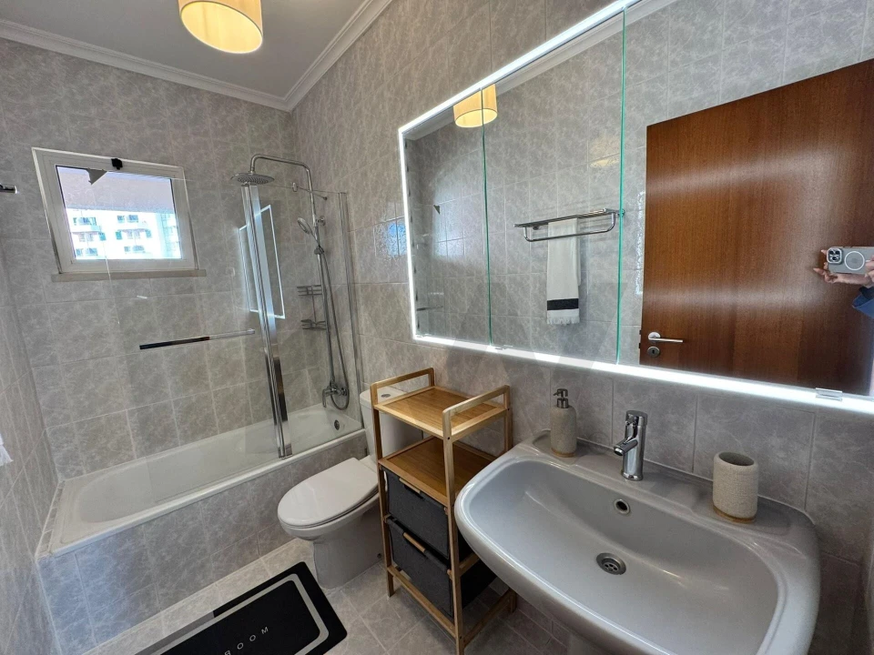 Apartamento T2 para Arrendamento em São Martinho Foto 8