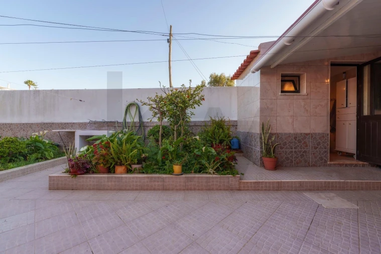 Moradia T3 para Venda em Quarteira Foto 31