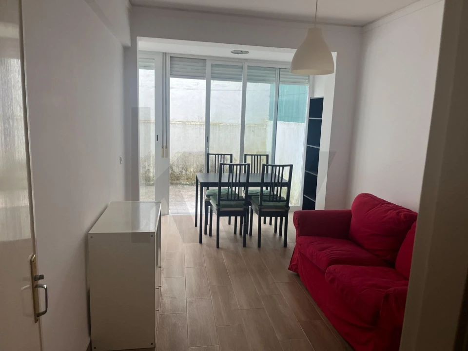 Apartamento T1 para Arrendamento em Algés, Linda-A-Velha e Cruz Quebrada-Dafundo Foto 1