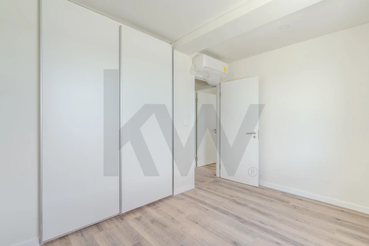 Apartamento T4 para Venda em Ramada e Caneças Foto 14