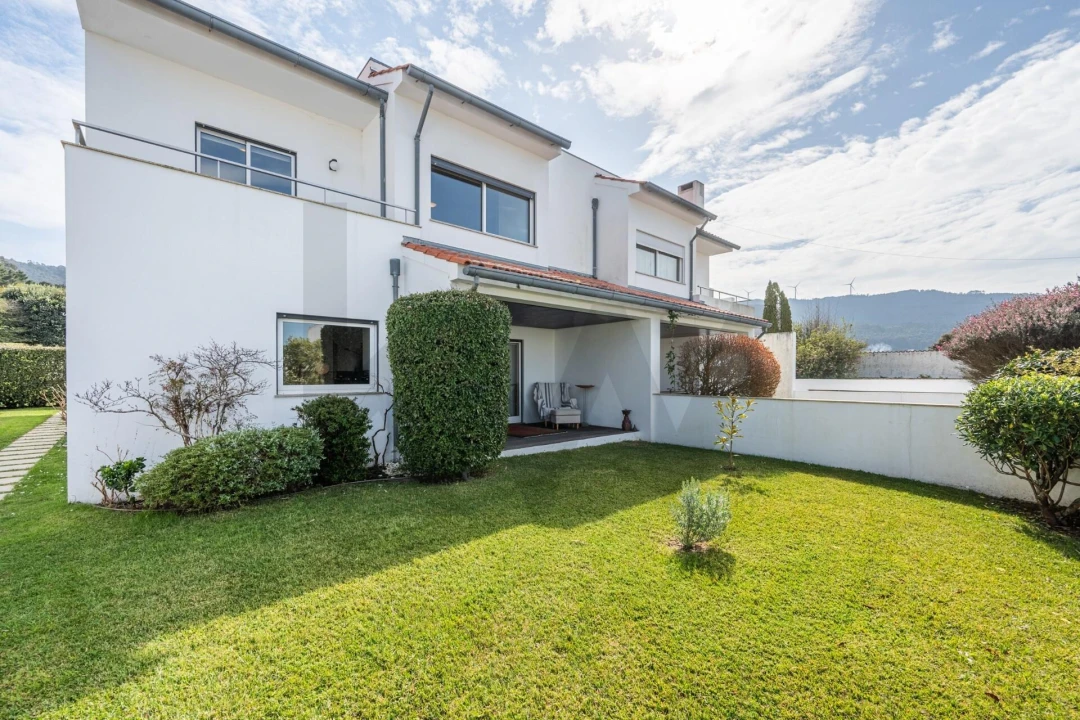 Moradia T4 para Venda em Afife Foto 4