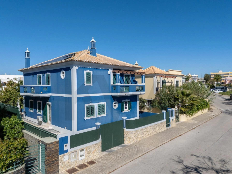 Moradia T4 para Venda em Montenegro Foto 2