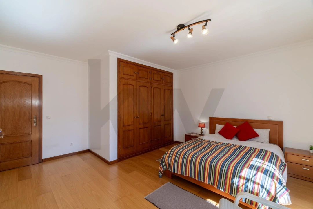 Moradia T4 para Venda em Montenegro Foto 26