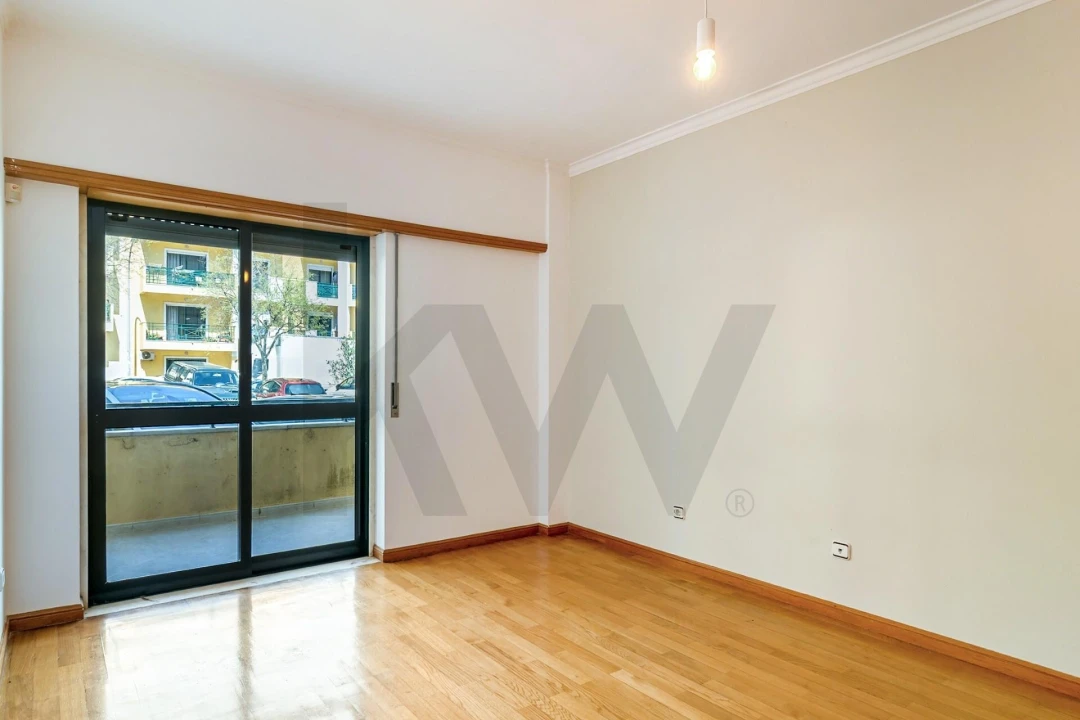 Apartamento T2 para Venda em São Domingos de Rana Foto 15